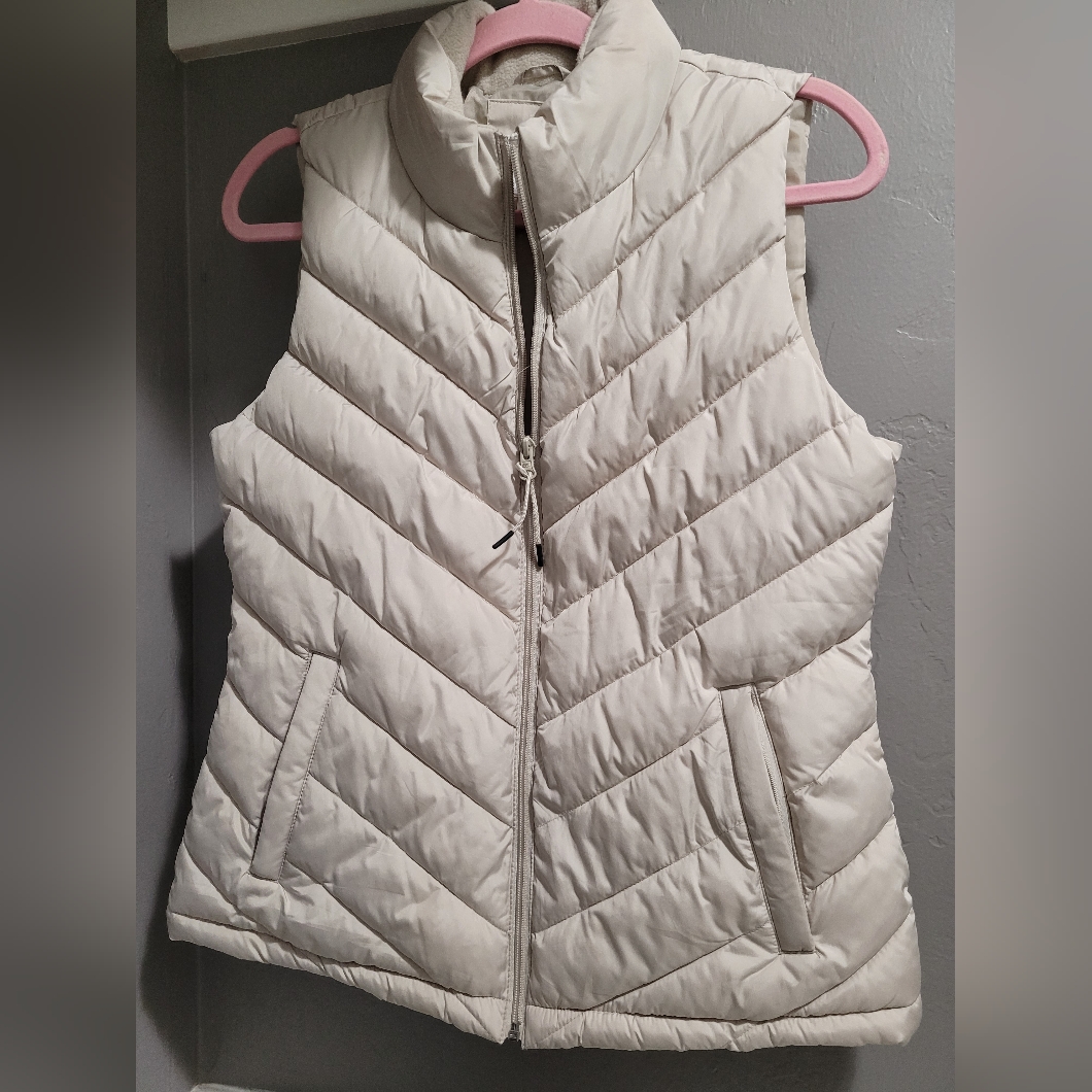 Women's Gap Puffer Vest